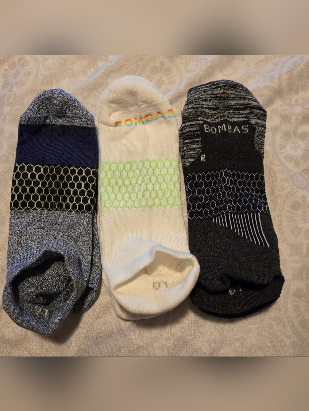 Bombas 3-Pack Ankle Cut Athletic Socks - White, Gray, Blue Size L - Picture 2 of 3